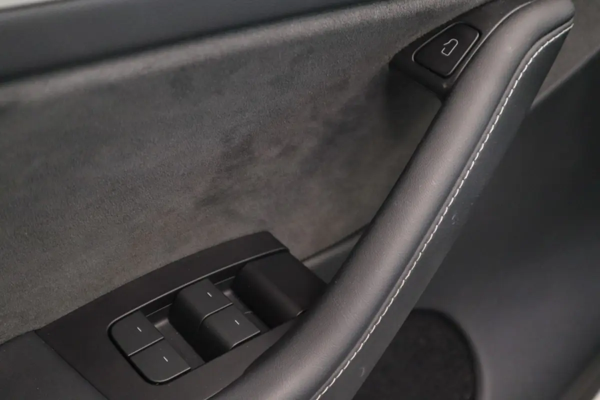 Performance AWD 75 kWh SOH 95% ACC Panoramadak HW3 24 Maanden garantie* (Vraag naar de voo
