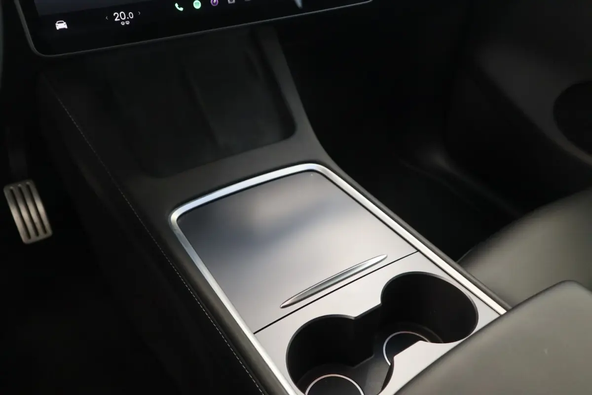 Performance AWD 75 kWh SOH 95% ACC Panoramadak HW3 24 Maanden garantie* (Vraag naar de voo