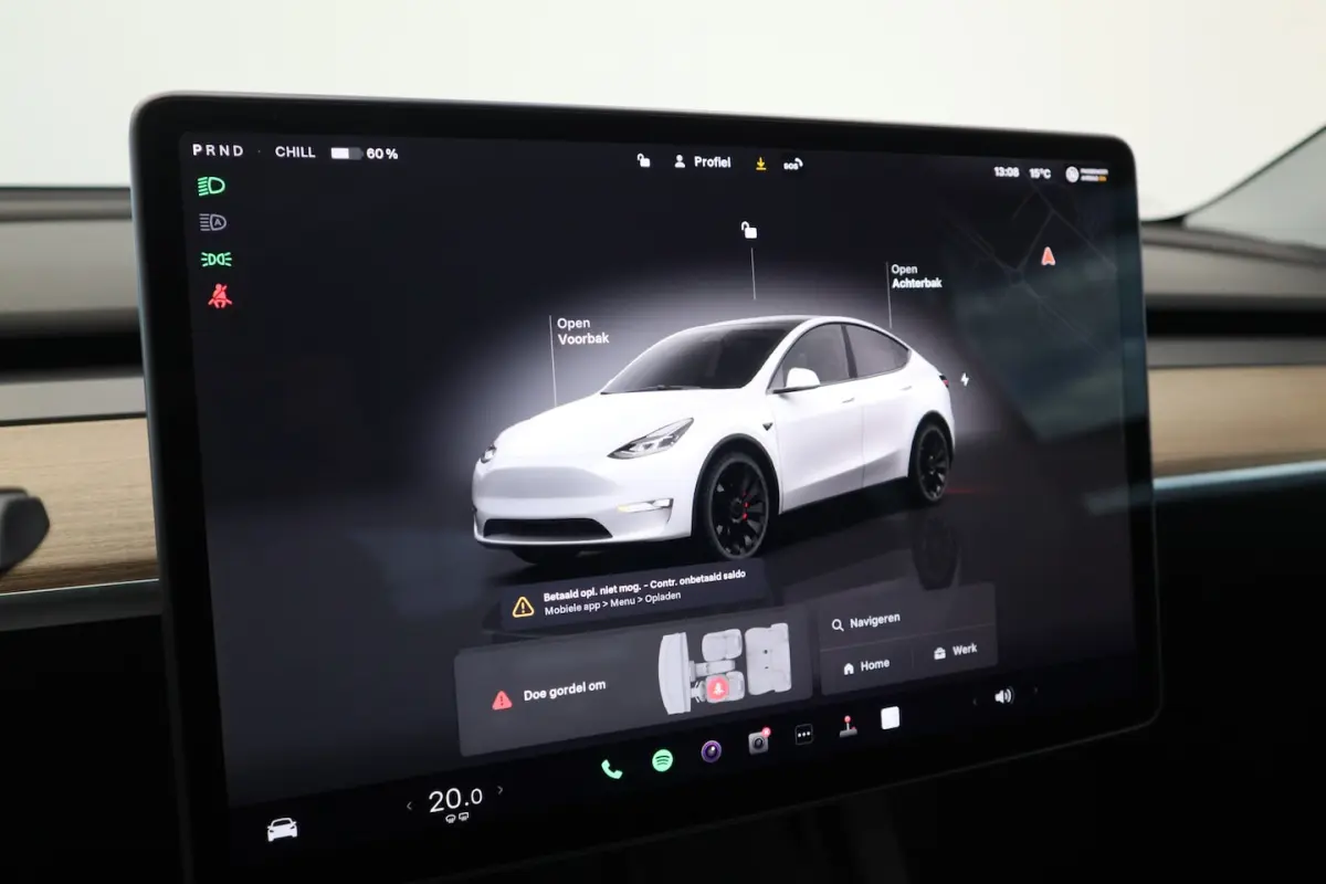 Performance AWD 75 kWh SOH 95% ACC Panoramadak HW3 24 Maanden garantie* (Vraag naar de voo