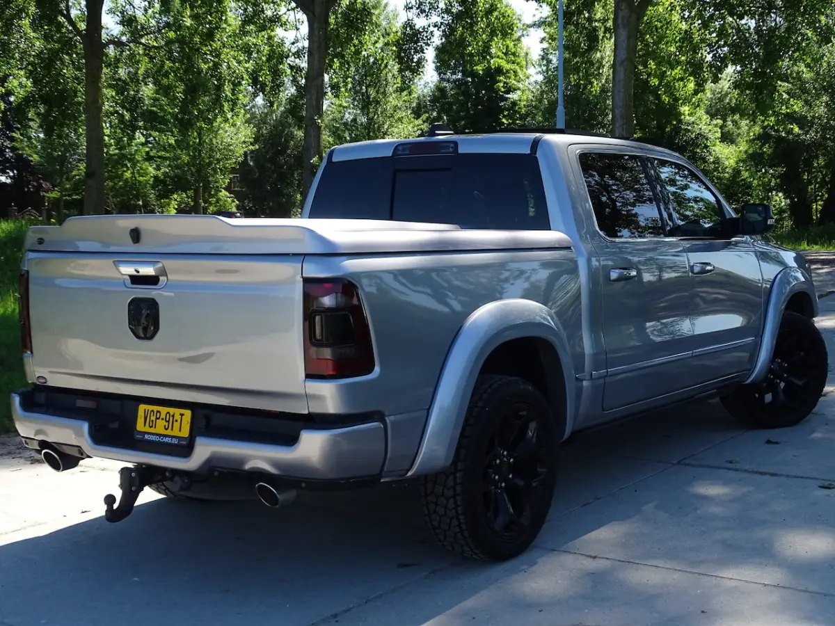 5.7 V8 4x4 Crew Cab Limited