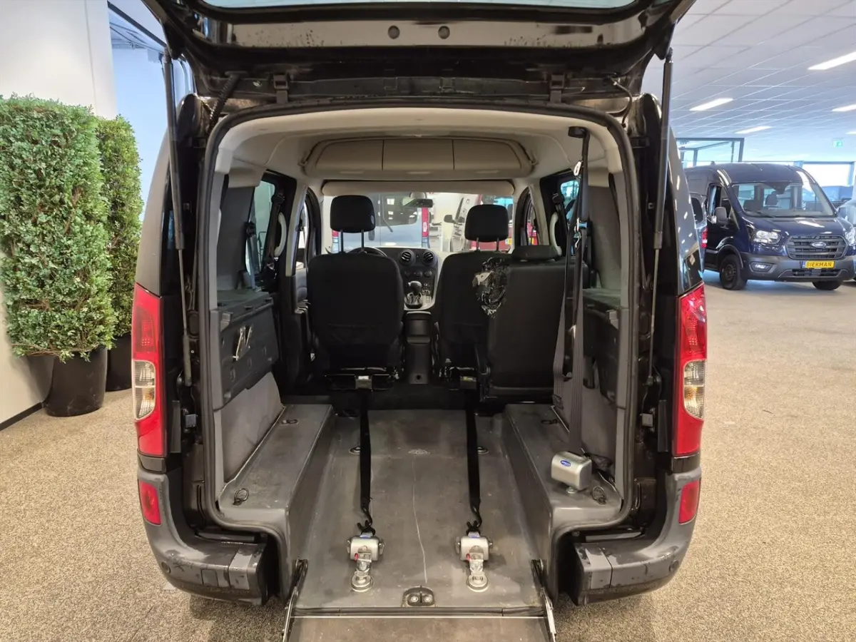 L1 Rolstoelauto Automaat 3+1