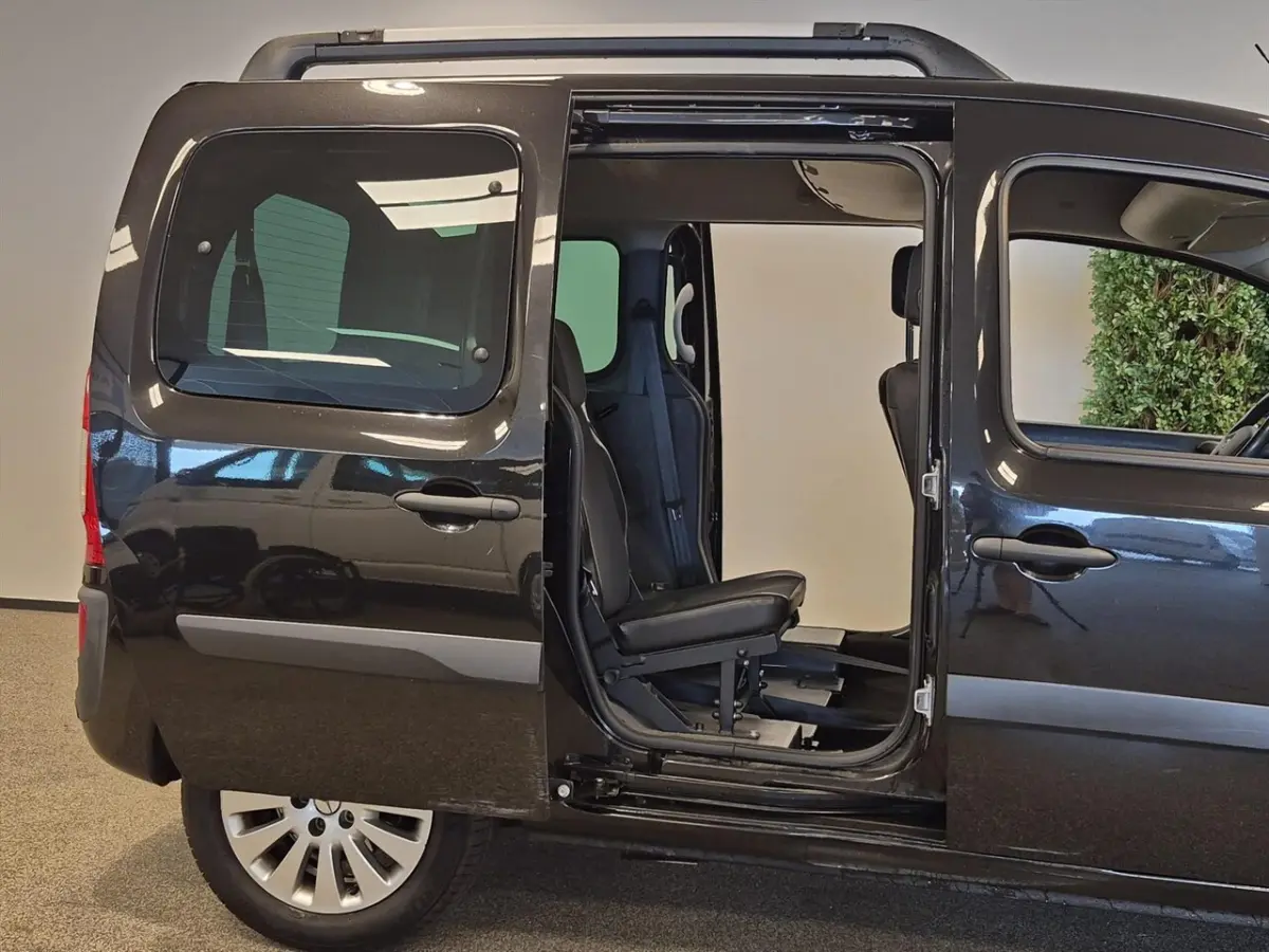 L1 Rolstoelauto Automaat 3+1