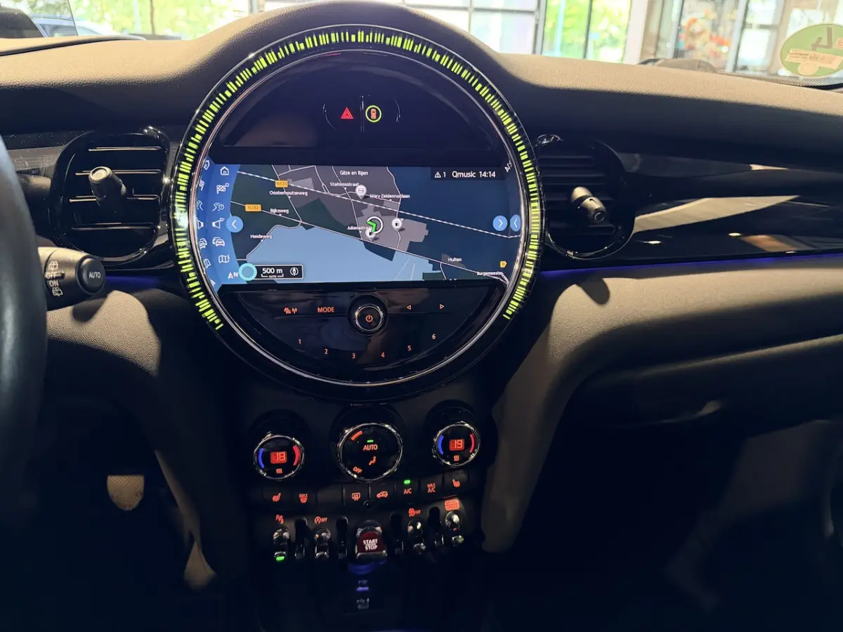 2.0 Cooper S John Cooper Works Nieuw model | Camera | Stoelverwarming | Leder