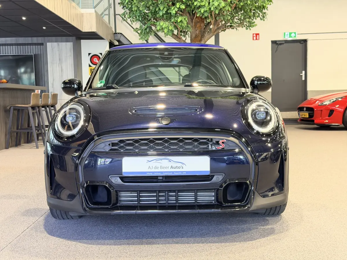 2.0 Cooper S John Cooper Works Nieuw model | Camera | Stoelverwarming | Leder