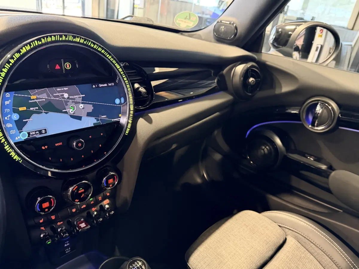 2.0 Cooper S John Cooper Works Nieuw model | Camera | Stoelverwarming | Leder