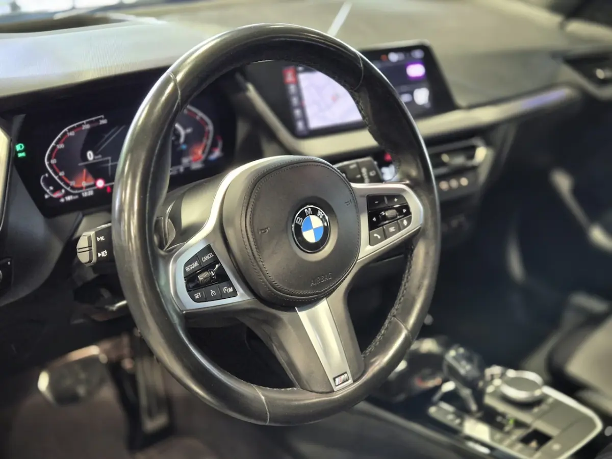 118i Executive Edition M-Sport | Panorama | Camera | NAP | Stoelverwarming | Sfeerverlicht