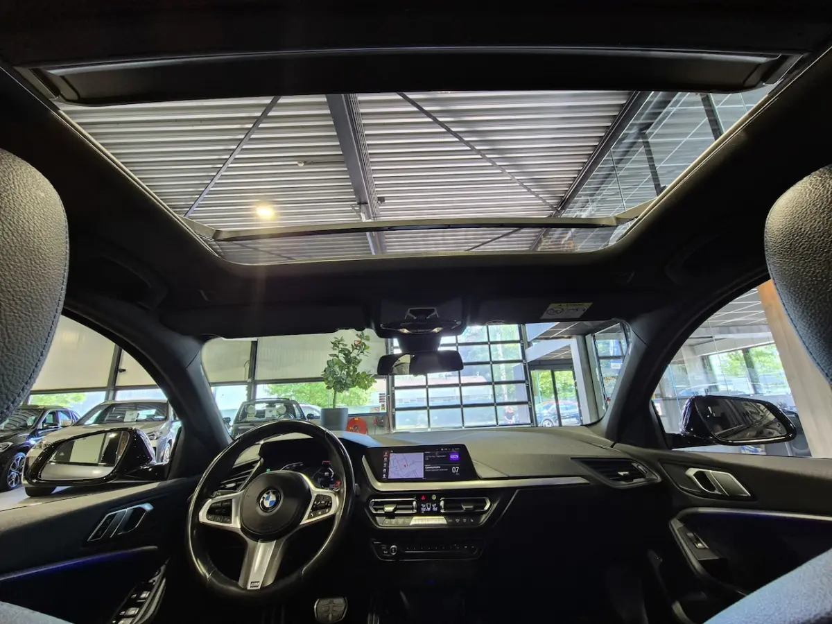 118i Executive Edition M-Sport | Panorama | Camera | NAP | Stoelverwarming | Sfeerverlicht