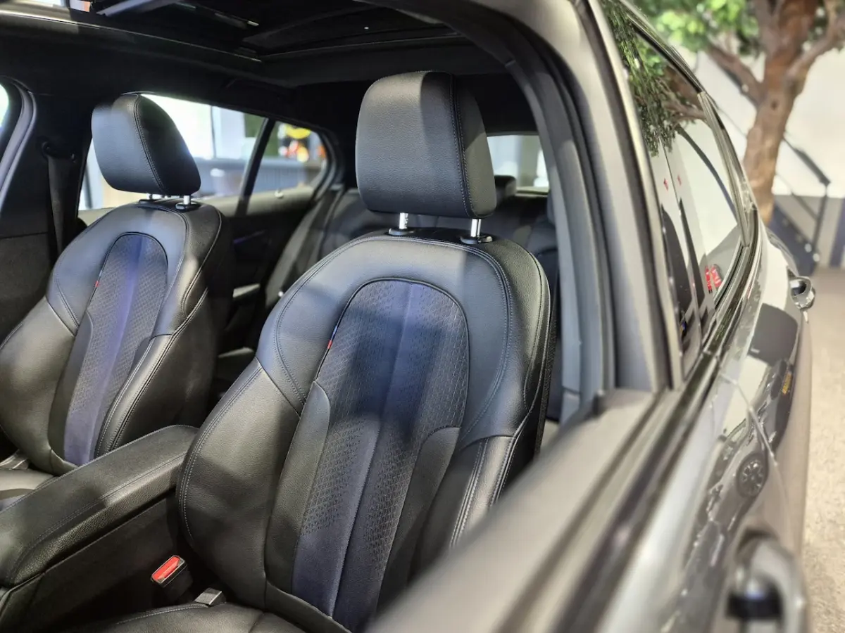 118i Executive Edition M-Sport | Panorama | Camera | NAP | Stoelverwarming | Sfeerverlicht
