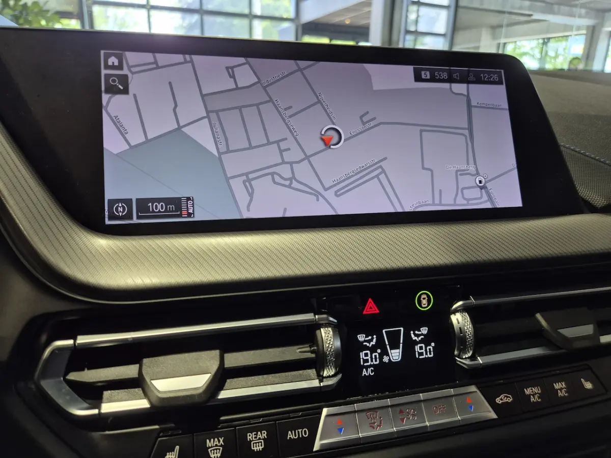 118i Executive Edition M-Sport | Panorama | Camera | NAP | Stoelverwarming | Sfeerverlicht