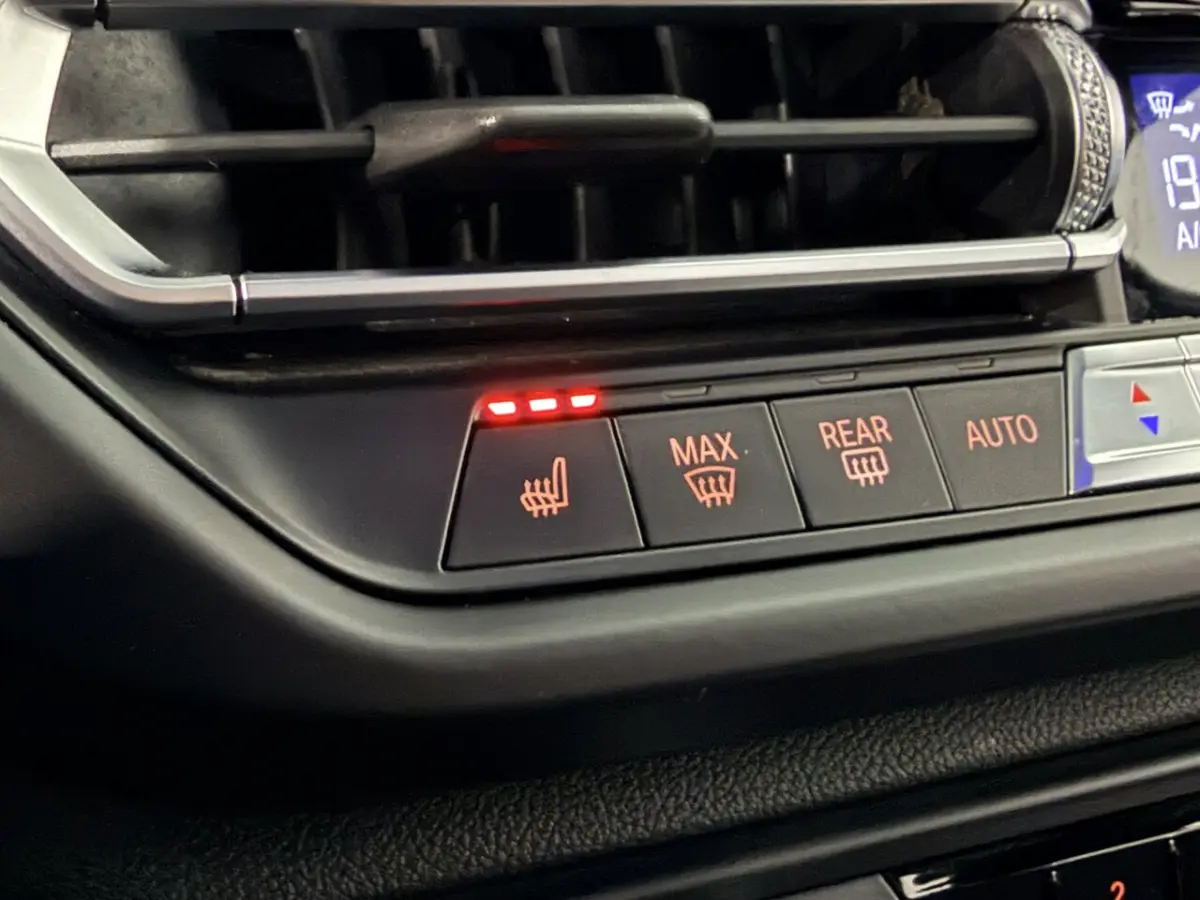 118i Executive Edition M-Sport | Panorama | Camera | NAP | Stoelverwarming | Sfeerverlicht