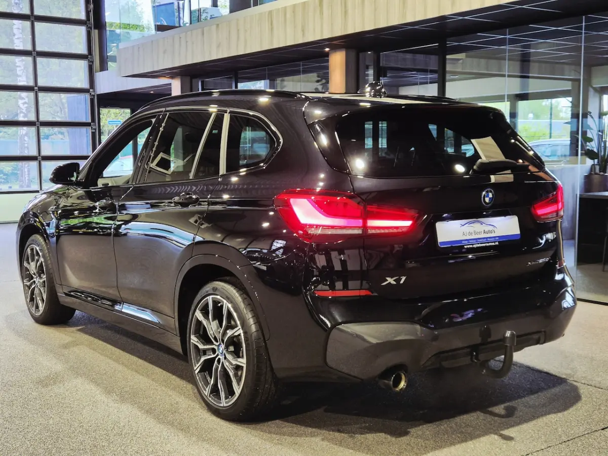 xDrive25e High Executive M-Sport | "19 | Camera | Trekhaak | HUD | Carplay | 4x4