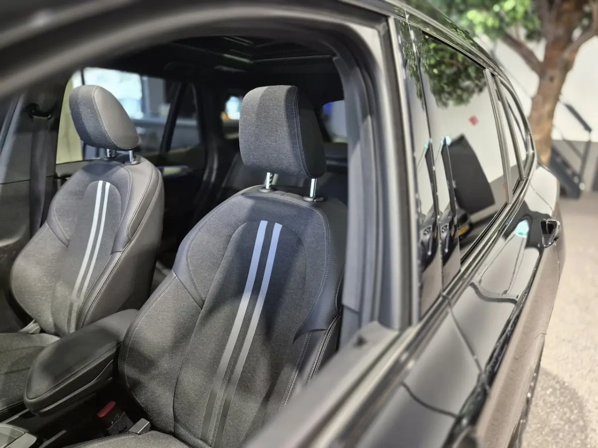 xDrive25e High Executive M-Sport 19â | Panorama | HUD | Trekhaak | Camera | Stoelverwarmin