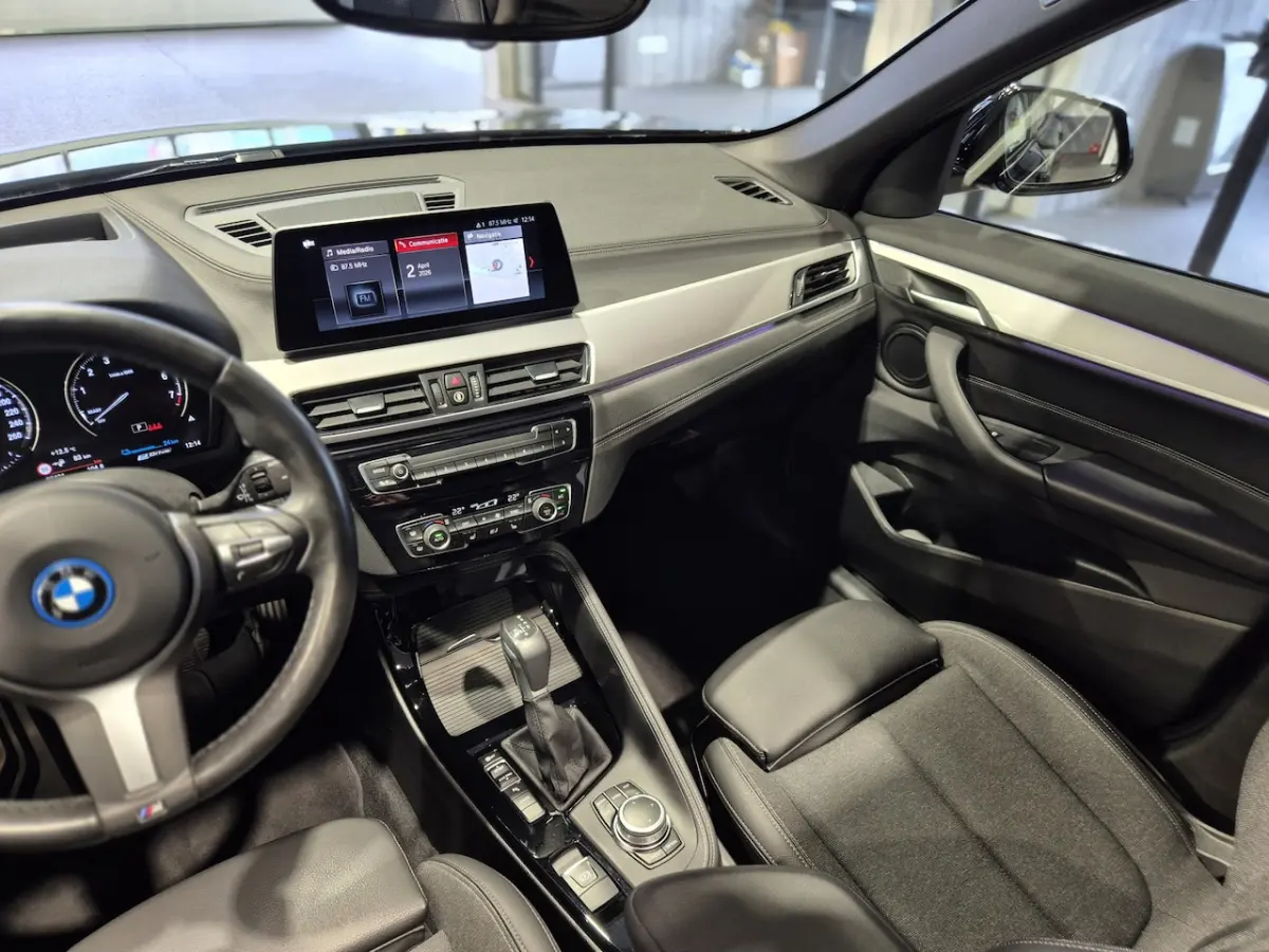 xDrive25e High Executive M-Sport 19â | Panorama | HUD | Trekhaak | Camera | Stoelverwarmin