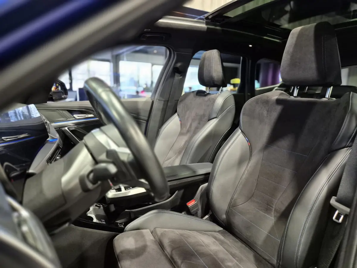 xDrive25e High Executive M-Sport | Panorama | HUD | 360 Camera | Stoelverwarming | Carplay