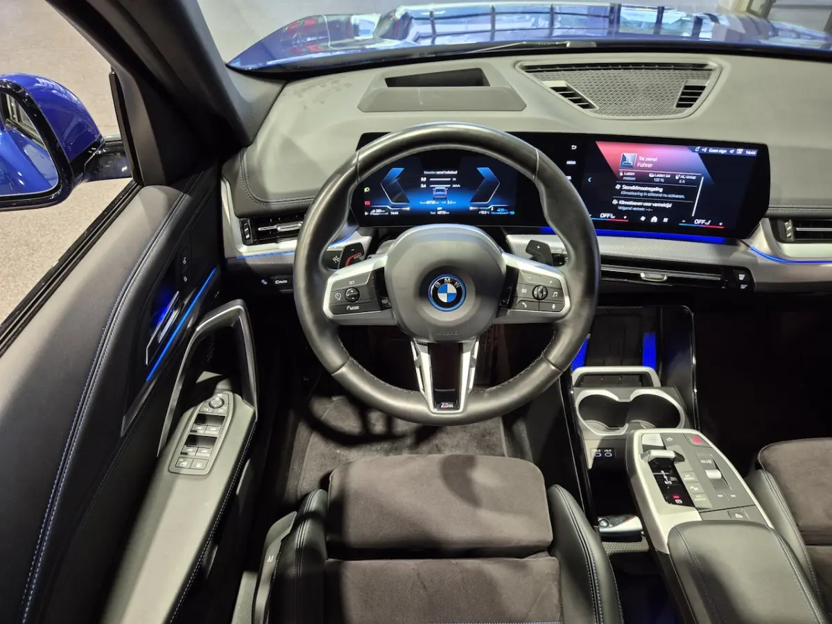 xDrive25e High Executive M-Sport | Panorama | HUD | 360 Camera | Stoelverwarming | Carplay