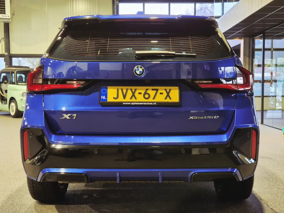 xDrive25e High Executive M-Sport | Panorama | HUD | 360 Camera | Stoelverwarming | Carplay