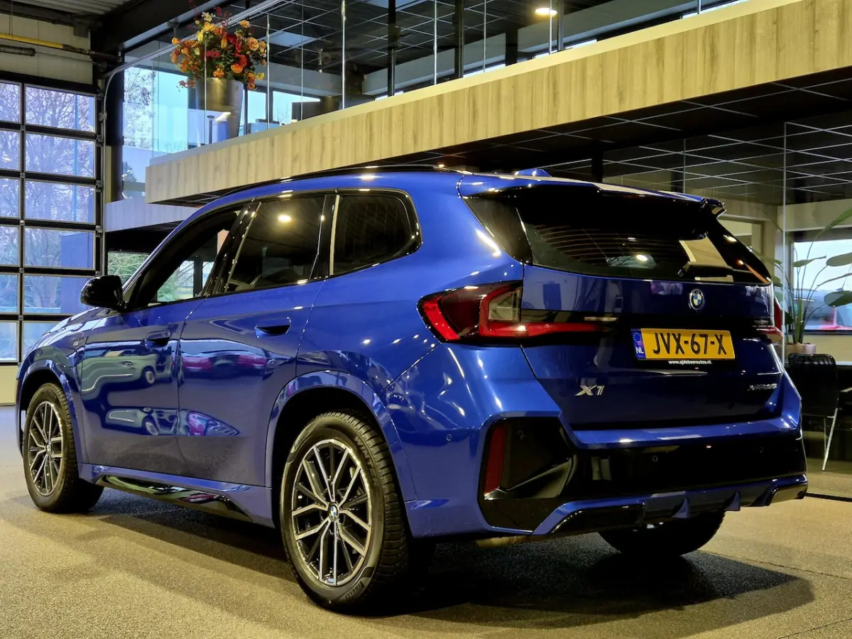 xDrive25e High Executive M-Sport | Panorama | HUD | 360 Camera | Stoelverwarming | Carplay