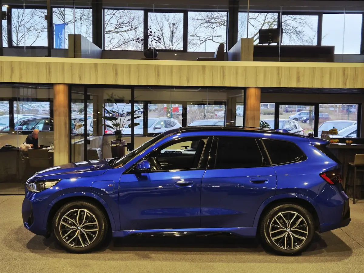 xDrive25e High Executive M-Sport | Panorama | HUD | 360 Camera | Stoelverwarming | Carplay