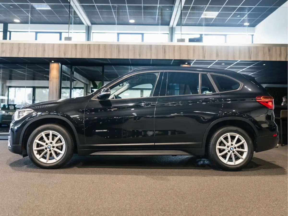 sDrive18i Executive Automaat | Trekhaak 1.700 KG | Leder | Cruise