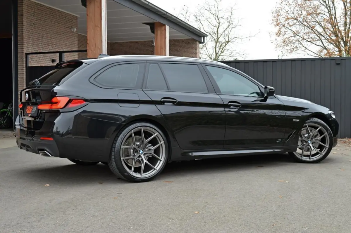 530e Business Edition Plus | 2023 | 21.000KM | M Sport | Panoramadak | Lederen bekleding |