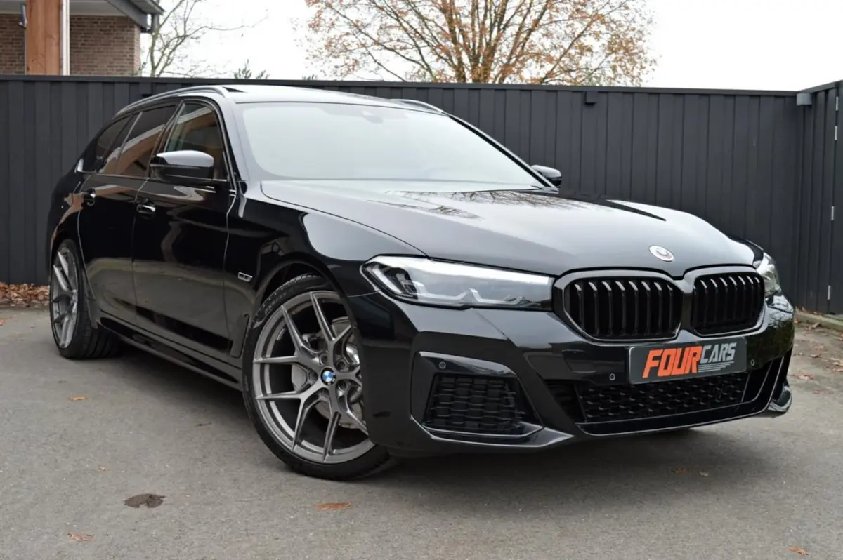530e Business Edition Plus | 2023 | 21.000KM | M Sport | Panoramadak | Lederen bekleding |