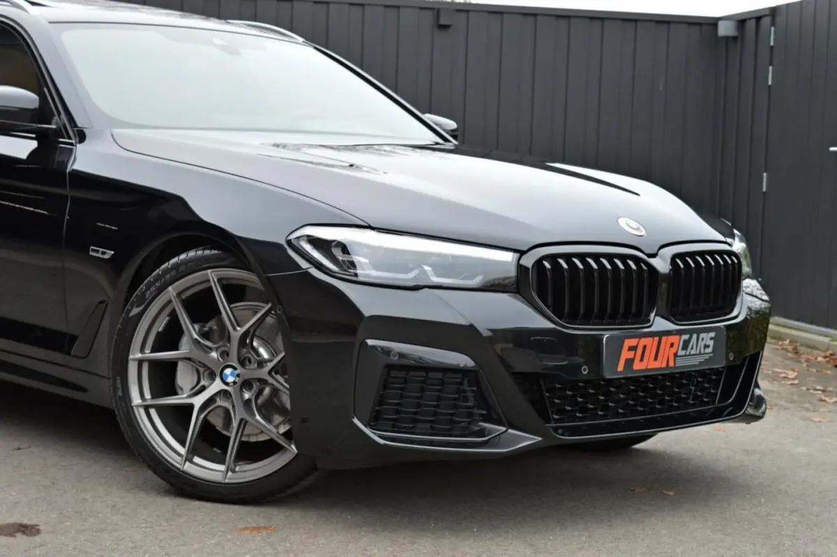 530e Business Edition Plus | 2023 | 21.000KM | M Sport | Panoramadak | Lederen bekleding |