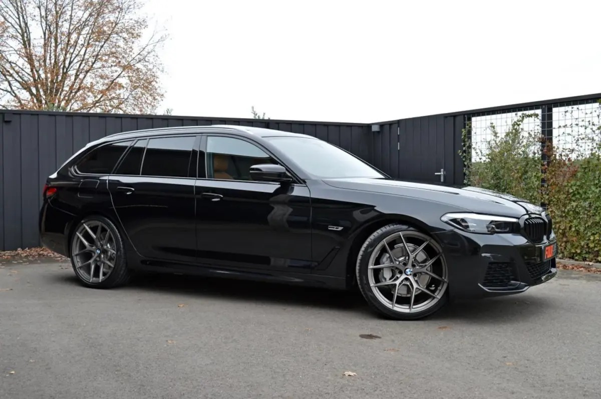 530e Business Edition Plus | 2023 | 21.000KM | M Sport | Panoramadak | Lederen bekleding |