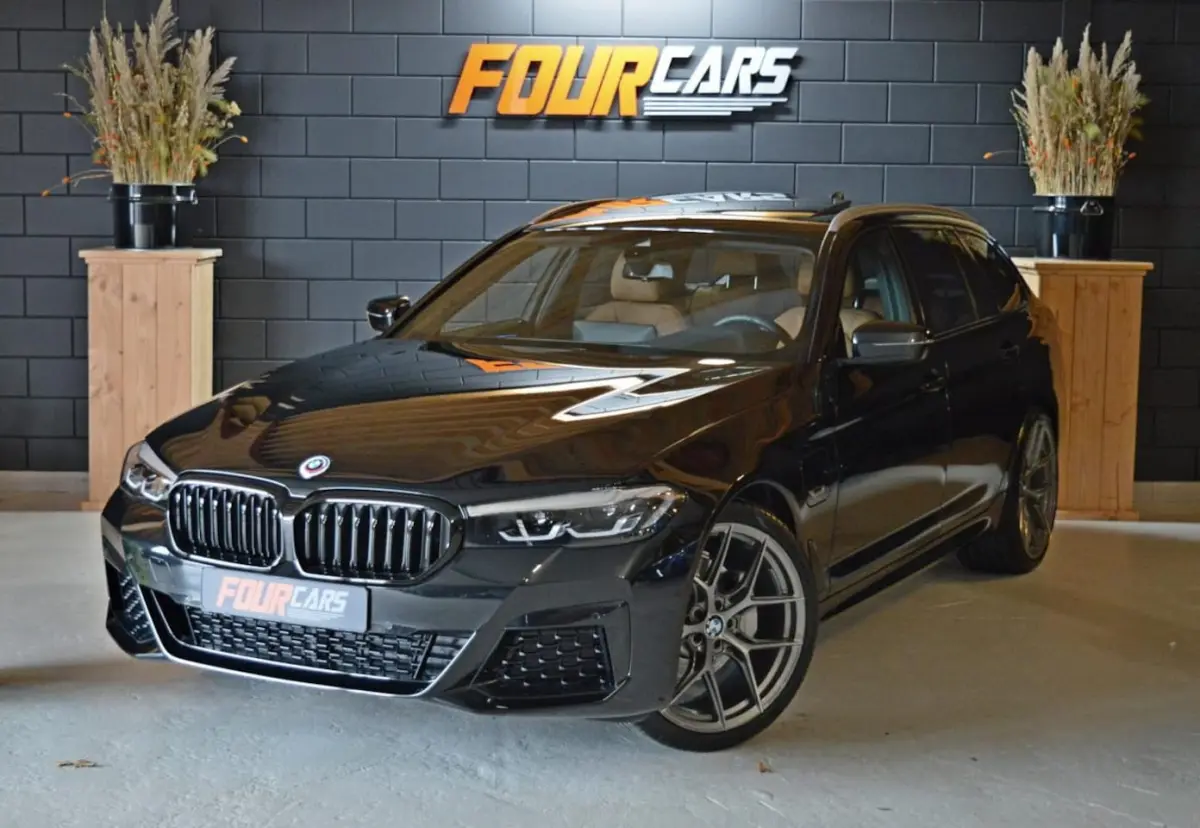 530e Business Edition Plus | 2023 | 21.000KM | M Sport | Panoramadak | Lederen bekleding |