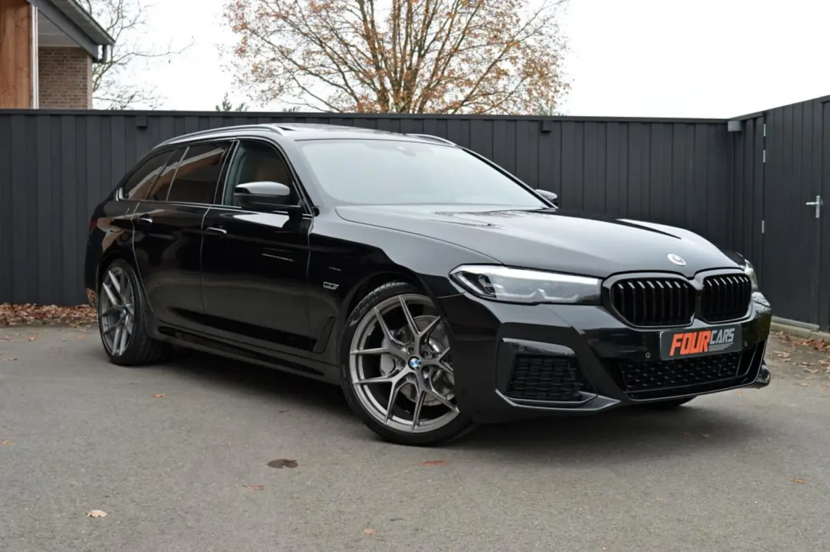 530e Business Edition Plus | 2023 | 21.000KM | M Sport | Panoramadak | Lederen bekleding |