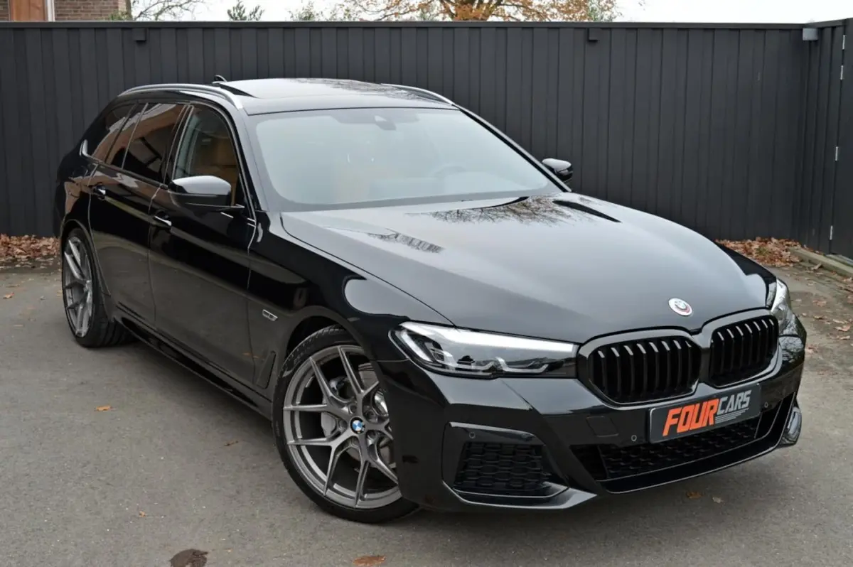 530e Business Edition Plus | 2023 | 21.000KM | M Sport | Panoramadak | Lederen bekleding |