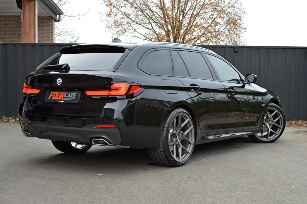 530e Business Edition Plus | 2023 | 21.000KM | M Sport | Panoramadak | Lederen bekleding |