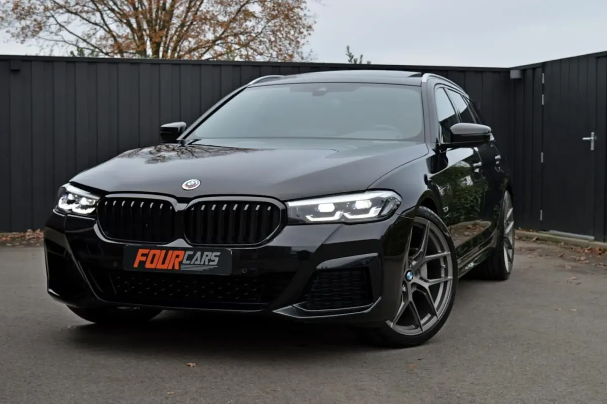 530e Business Edition Plus | 2023 | 21.000KM | M Sport | Panoramadak | Lederen bekleding |
