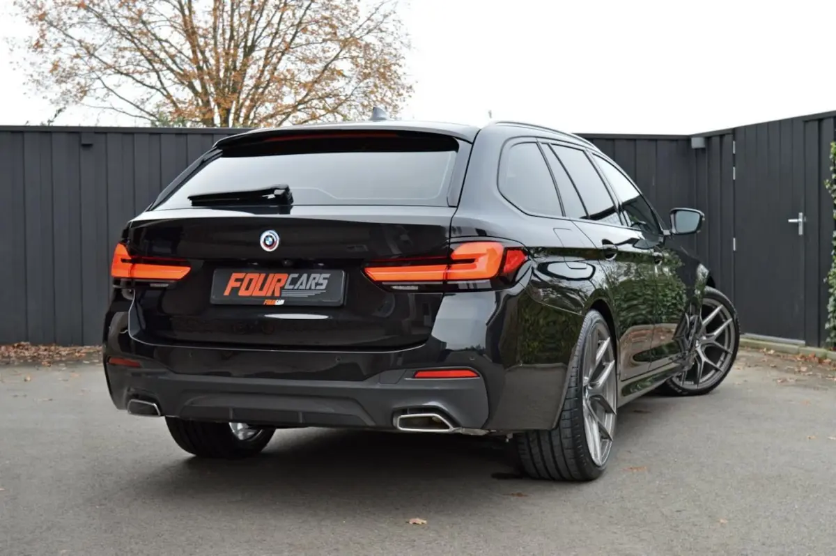 530e Business Edition Plus | 2023 | 21.000KM | M Sport | Panoramadak | Lederen bekleding |