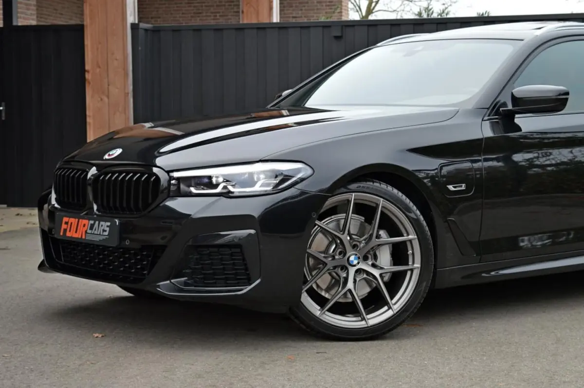530e Business Edition Plus | 2023 | 21.000KM | M Sport | Panoramadak | Lederen bekleding |