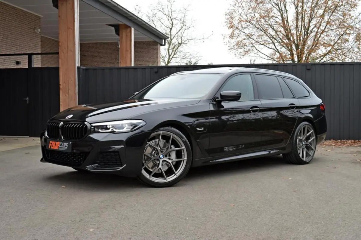 530e Business Edition Plus | 2023 | 21.000KM | M Sport | Panoramadak | Lederen bekleding |