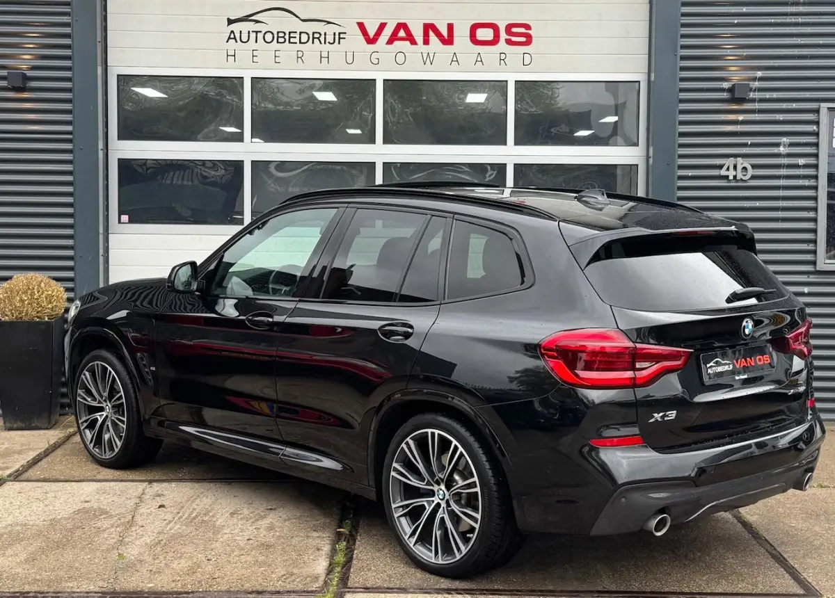 XDrive30e High Executive l Pano l M-pakket l NAP l VOL