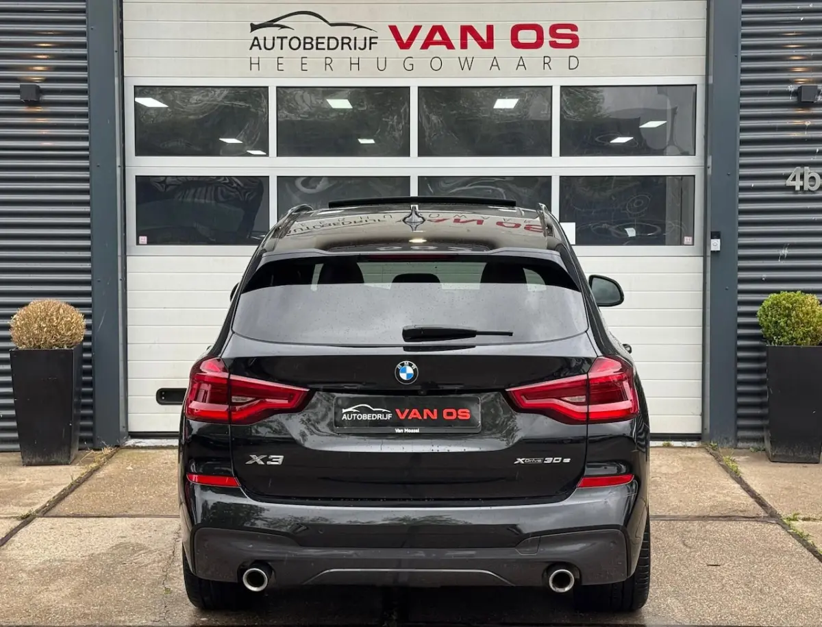 XDrive30e High Executive l Pano l M-pakket l NAP l VOL
