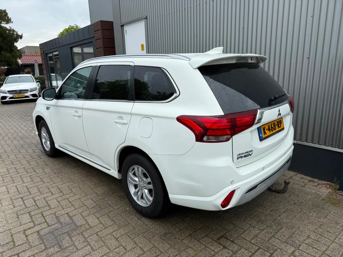 2.4 PHEV Pure / 1E EIG / APPLE CAR PLAY / STOELVERWARMING / CRUISE / ECC / NL-AUTO / TREKH