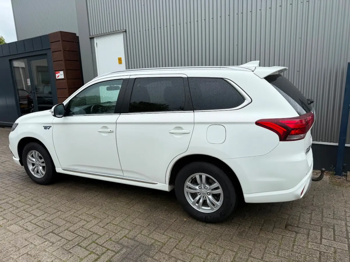 2.4 PHEV Pure / 1E EIG / APPLE CAR PLAY / STOELVERWARMING / CRUISE / ECC / NL-AUTO / TREKH