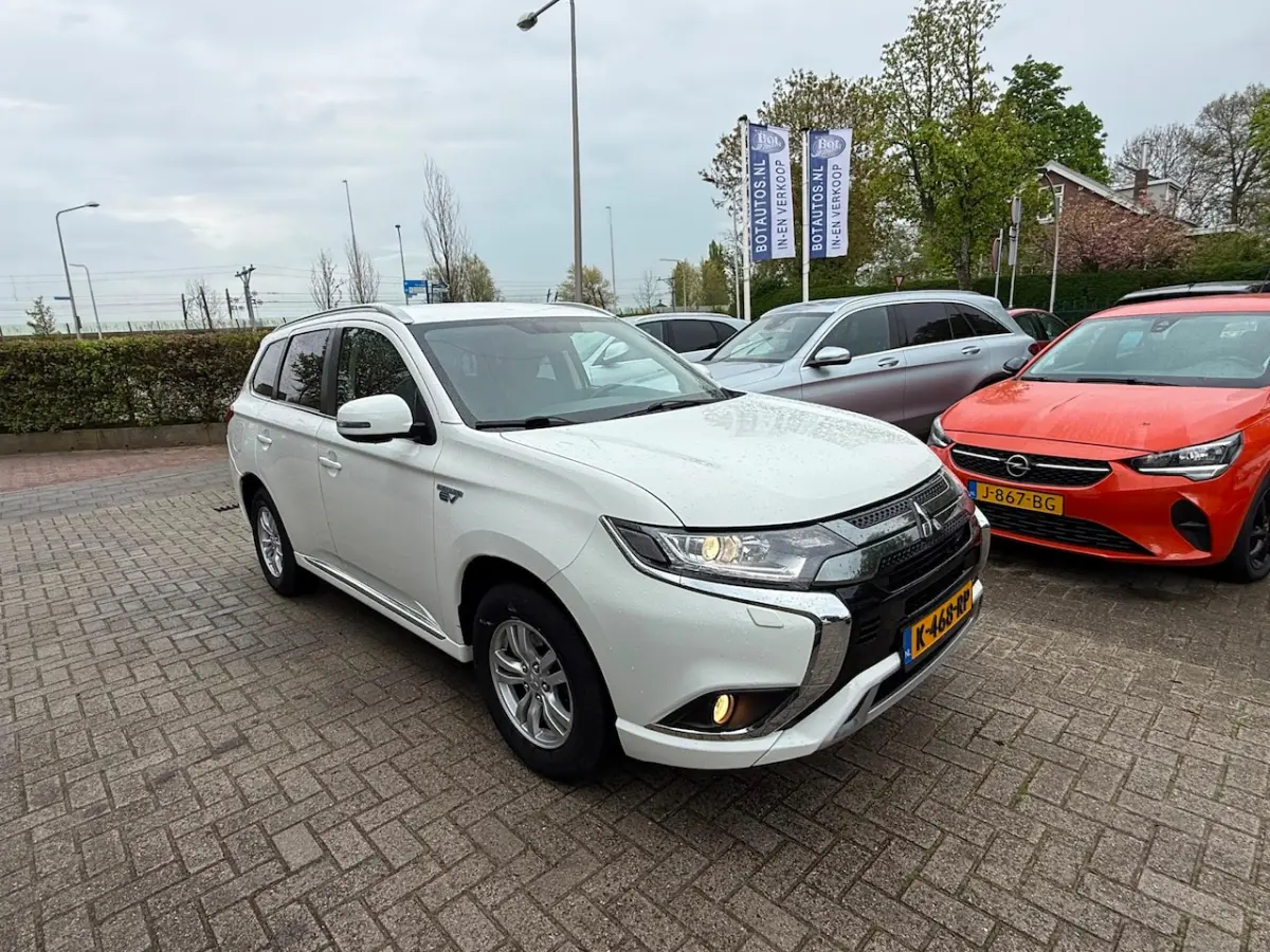 2.4 PHEV Pure / 1E EIG / APPLE CAR PLAY / STOELVERWARMING / CRUISE / ECC / NL-AUTO / TREKH
