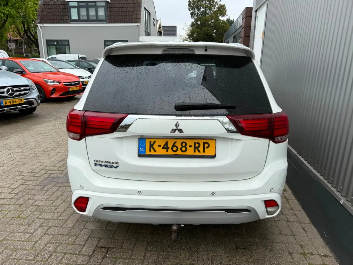 2.4 PHEV Pure / 1E EIG / APPLE CAR PLAY / STOELVERWARMING / CRUISE / ECC / NL-AUTO / TREKH