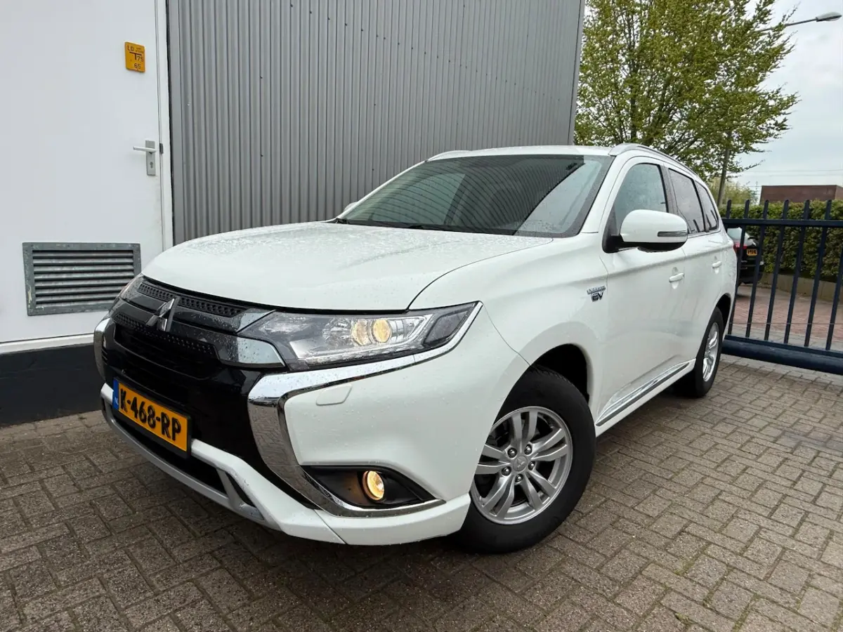 2.4 PHEV Pure / 1E EIG / APPLE CAR PLAY / STOELVERWARMING / CRUISE / ECC / NL-AUTO / TREKH