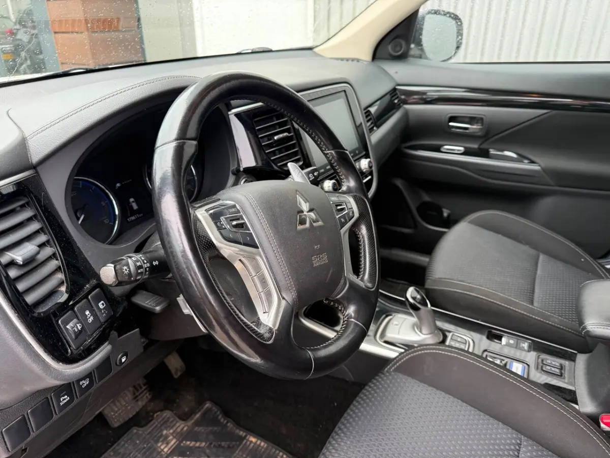 2.4 PHEV Pure / 1E EIG / APPLE CAR PLAY / STOELVERWARMING / CRUISE / ECC / NL-AUTO / TREKH
