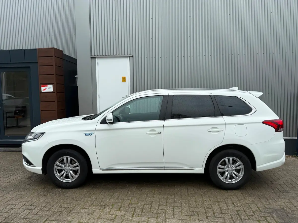 2.4 PHEV Pure / 1E EIG / APPLE CAR PLAY / STOELVERWARMING / CRUISE / ECC / NL-AUTO / TREKH
