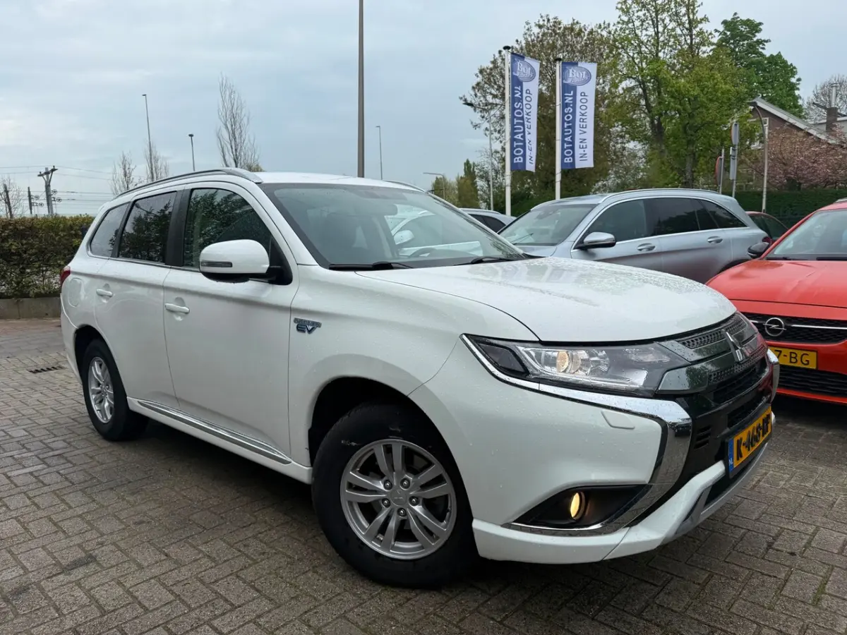 2.4 PHEV Pure / 1E EIG / APPLE CAR PLAY / STOELVERWARMING / CRUISE / ECC / NL-AUTO / TREKH