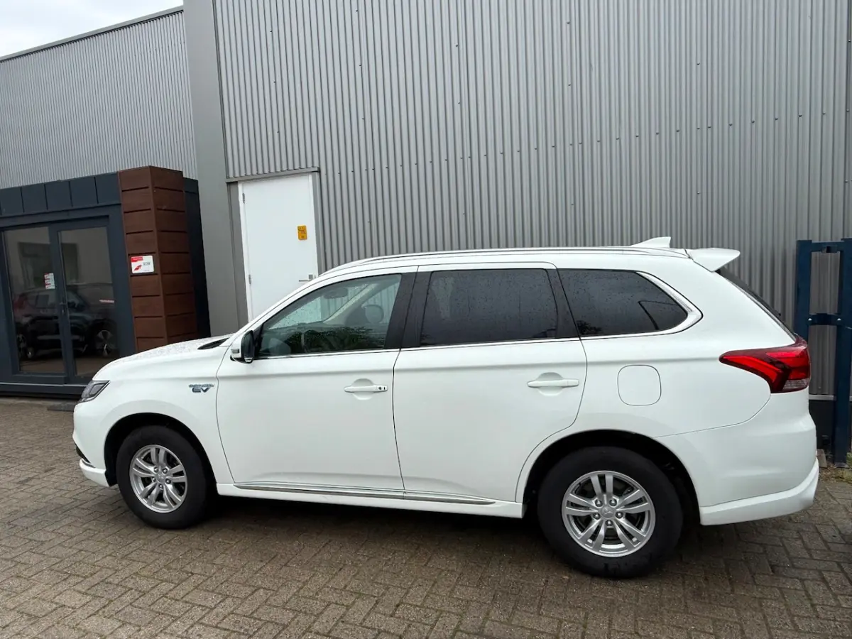 2.4 PHEV Pure / 1E EIG / APPLE CAR PLAY / STOELVERWARMING / CRUISE / ECC / NL-AUTO / TREKH