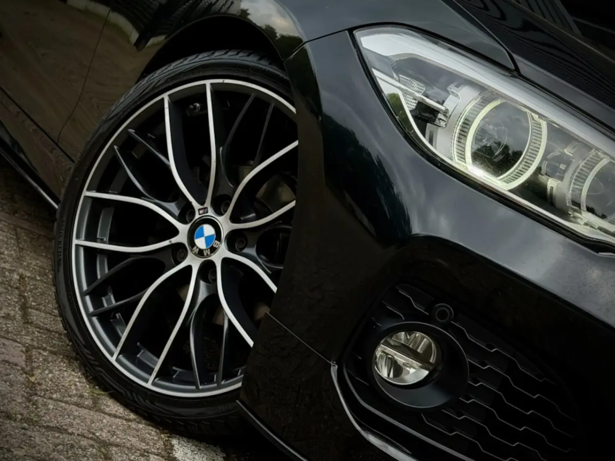 118i M-PERFORMANCE LEDER|HiFi|CARPLAY|19'' M|LED
