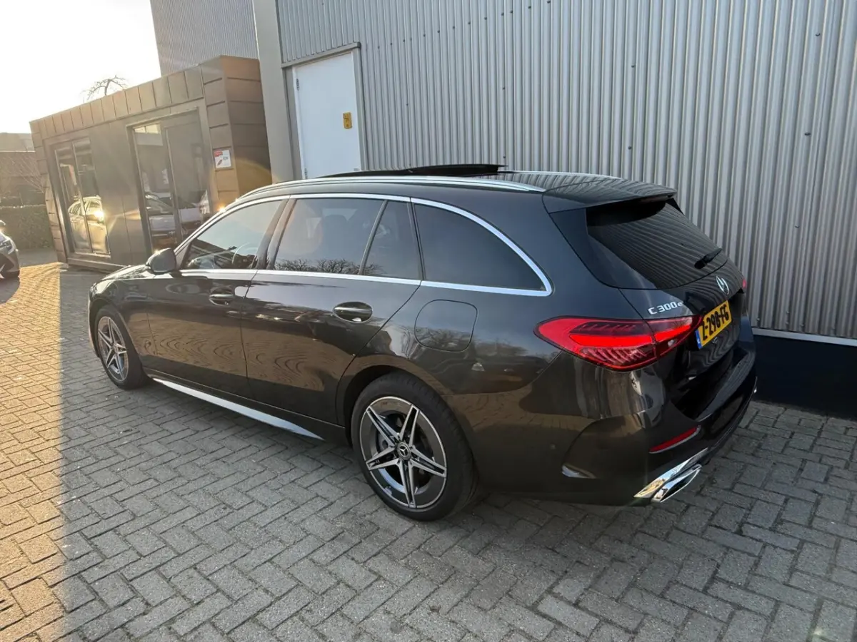 300 e AMG Line / NEDERLANDSE AUTO / LEDER / NAVIGATIE / ACHTERUITRIJCAMERA/CRUISE CONTROL
