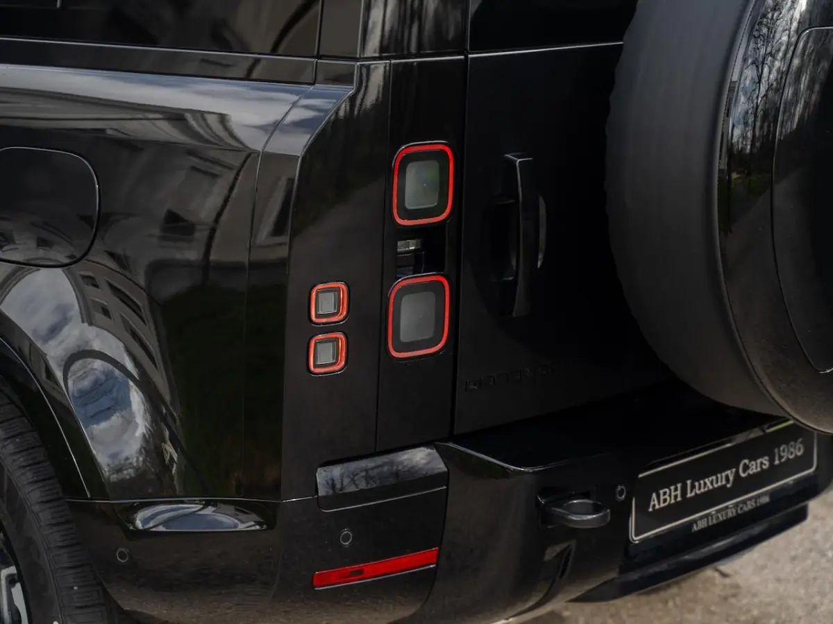 2.0 P300e 110 X-Dynamic HSE MY2026 | Pano | 22inch | Blackpack | Luchtvering | Towing Pack