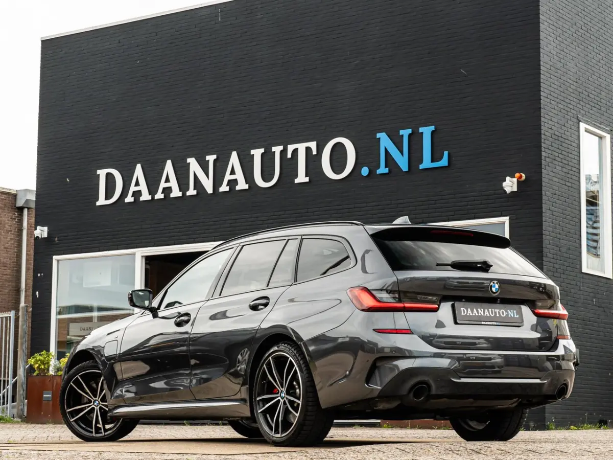 330e M Sport Pano Camera ACC